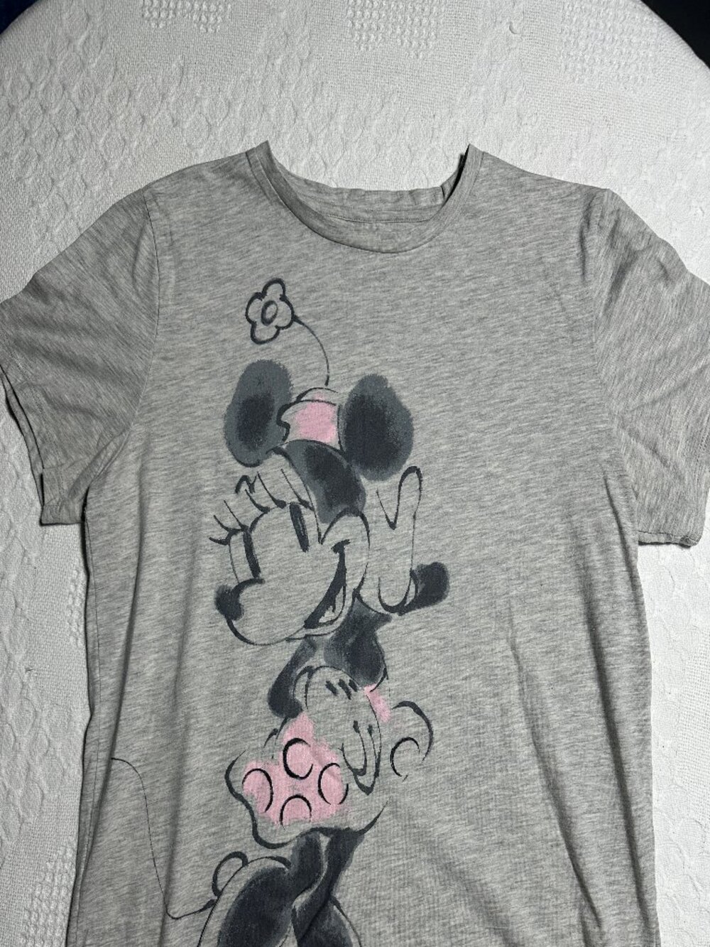 Disney Minnie Mouse Women’s L Gray Graphic T Shirt Pink Bow Mickey Cute Casual